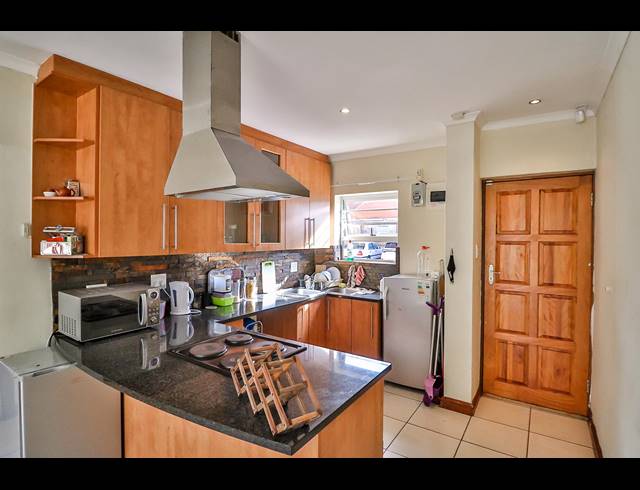 2 BEDROOM TOWNHOUSE RENTED IN WALMER HEIGHTS